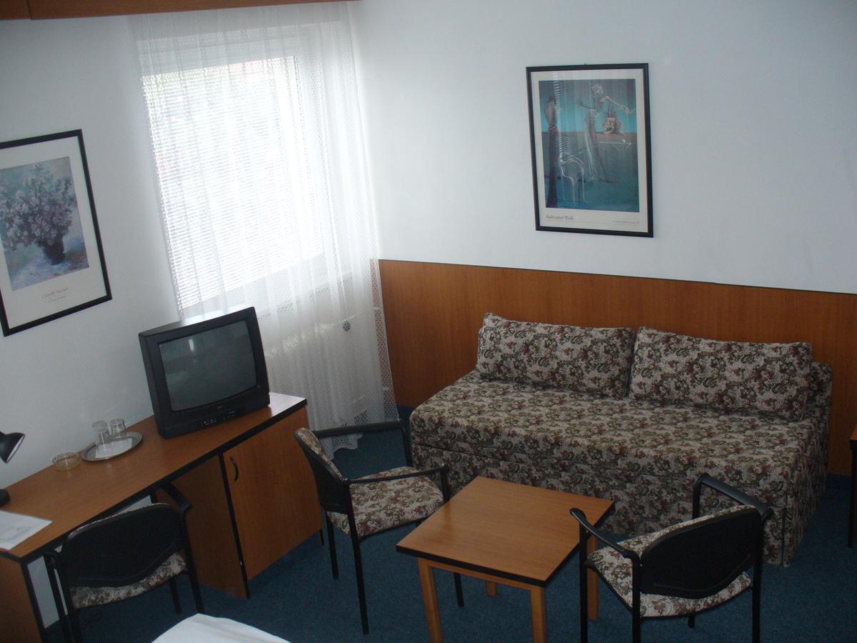 Hotel Morava Uherske Hradiste Exterior photo